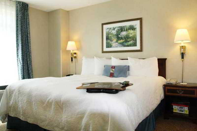 Hampton Inn Alexandria/Old Town Rum bild